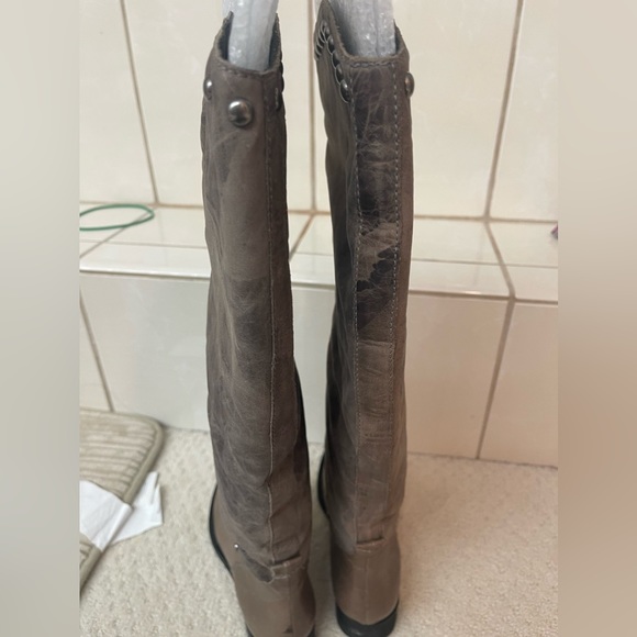 Pour La Victoria Myles. Grey extreme graze. - Picture 5 of 6